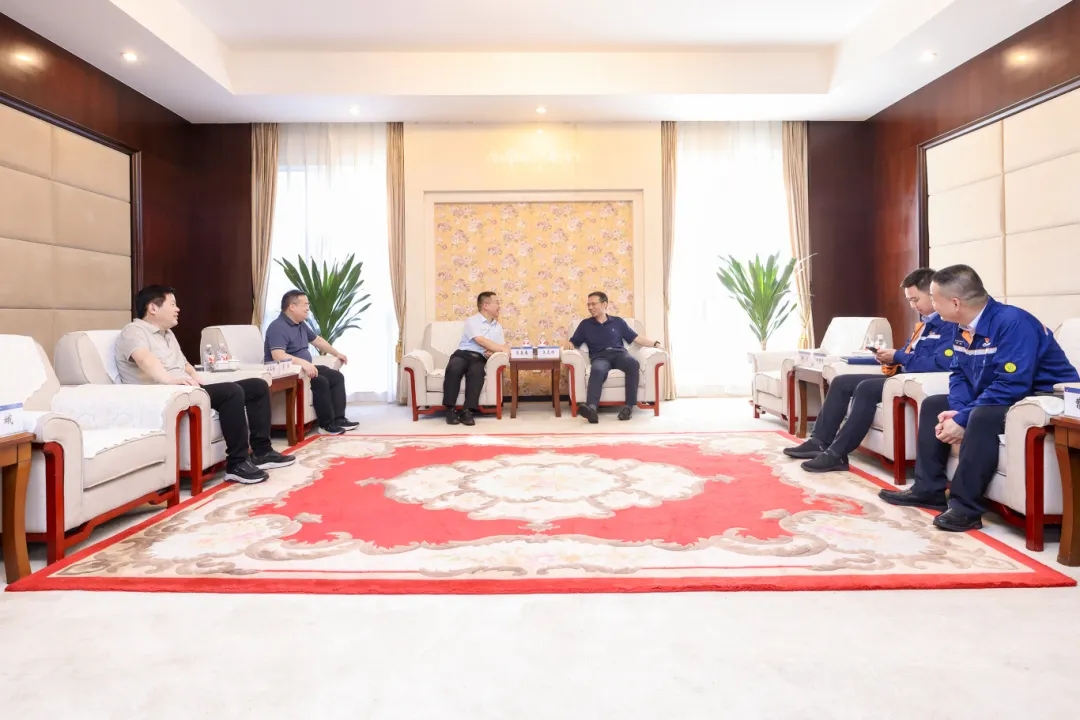 武汉华电工程装备有限公司党委书记、董事长、总经理肖春来一行到访重庆钢铁